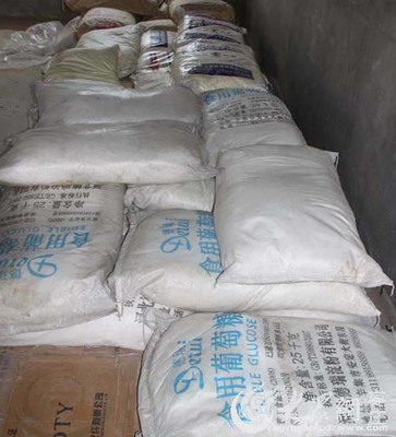 食品制假售假黑窩點(diǎn)3種原料造出30種產(chǎn)品 包裝材料